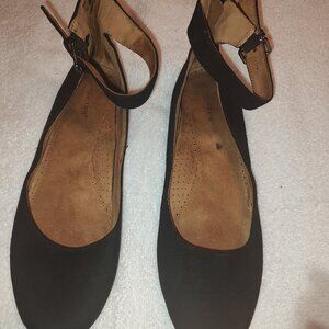 WOMEN'S SIZE 12M COMFORTVIEW" BLACK FAUX SUEDE FLAT ANKLE STRAP SHOE